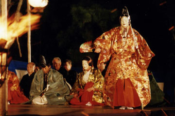 takigi-noh (outdoor noh performance held by firelight)